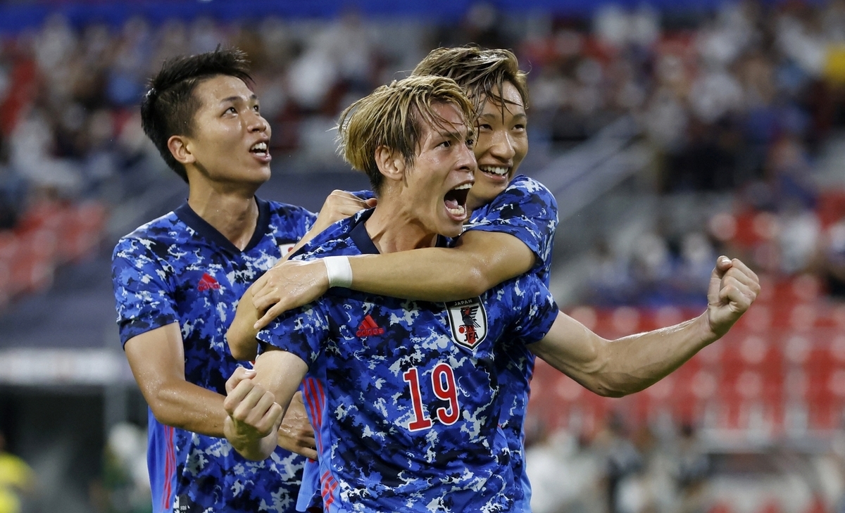 包含日本前锋在比赛中取得帽子戏法获得喝彩的词条 包含日本前锋在比赛中取得帽子戏法获得喝彩的词条