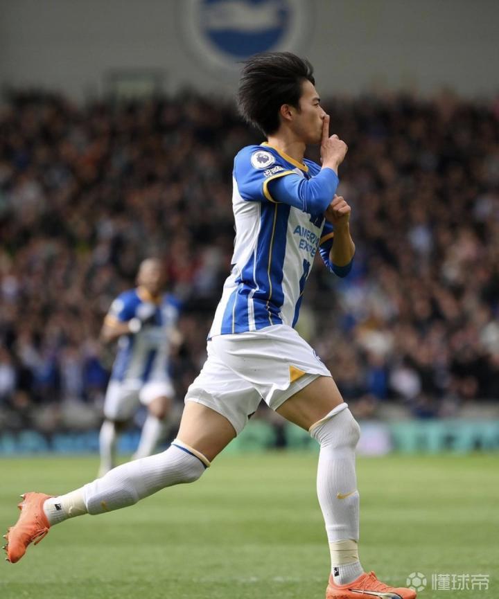 包含日本前锋在比赛中取得帽子戏法获得喝彩的词条 包含日本前锋在比赛中取得帽子戏法获得喝彩的词条