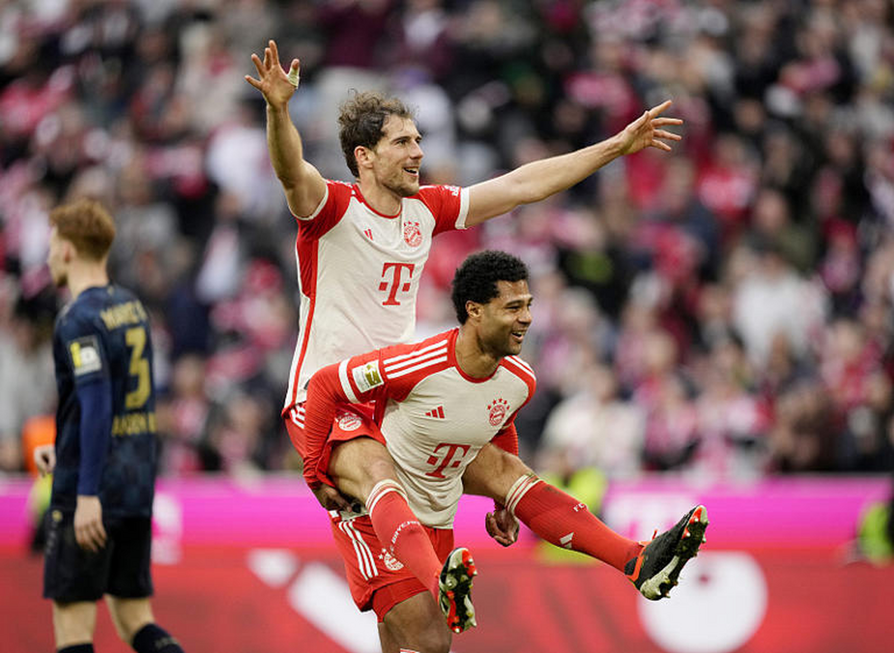 包含拜仁慕尼黑主场气氛火爆,球迷助威如潮的词条 包含拜仁慕尼黑主场气氛火爆,球迷助威如潮的词条