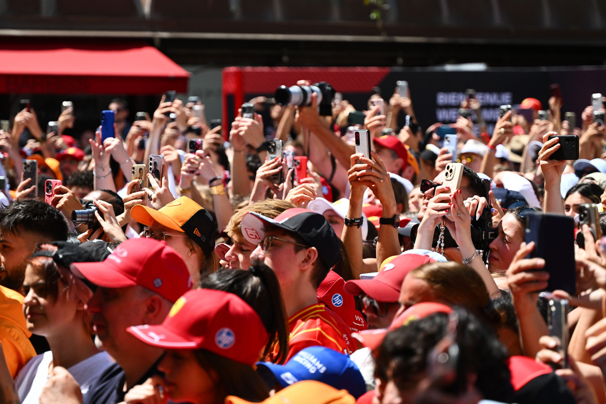 包含拜仁慕尼黑主场气氛火爆,球迷助威如潮的词条 包含拜仁慕尼黑主场气氛火爆,球迷助威如潮的词条
