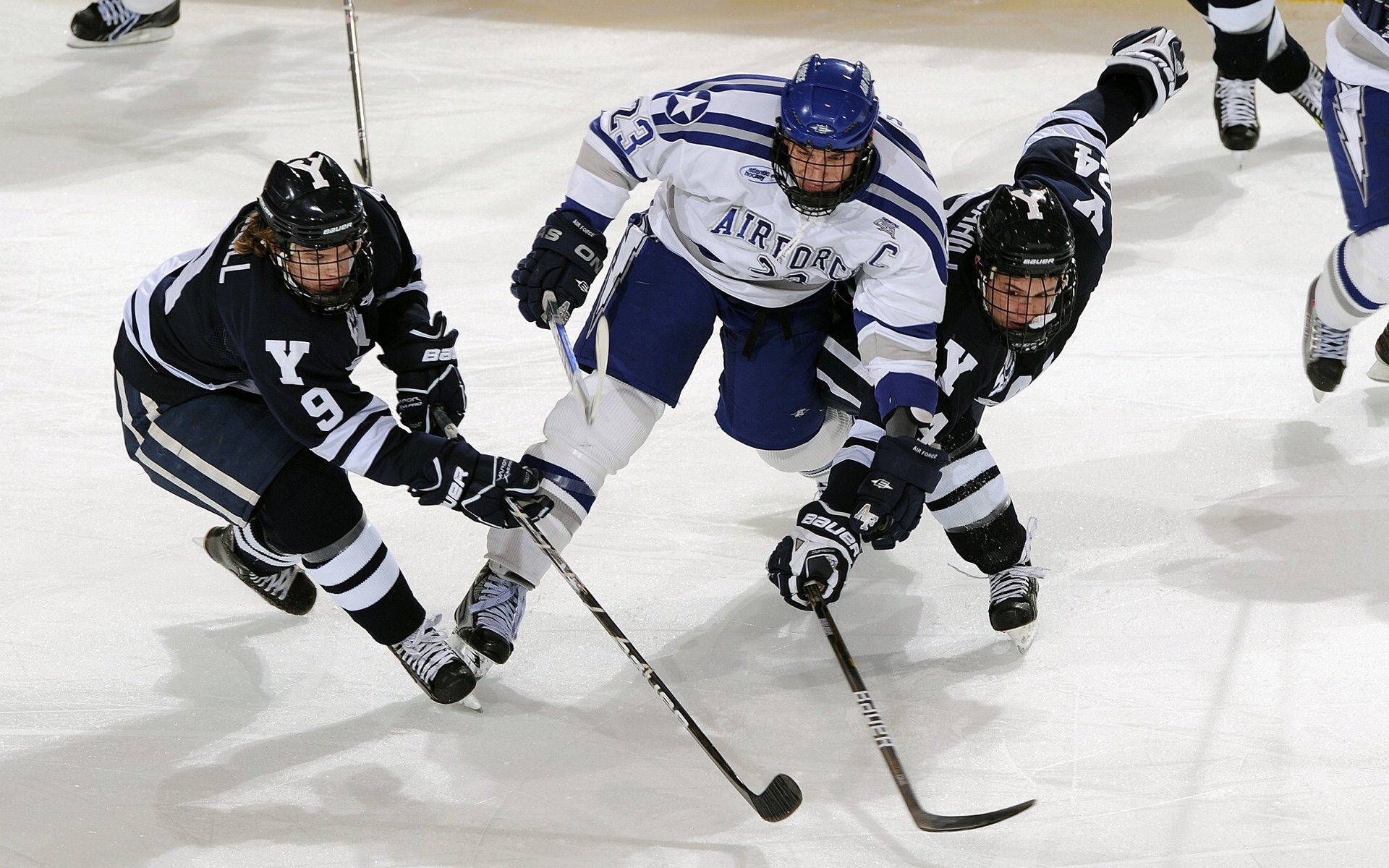 绿茵烽火与短跑闪电，德甲争冠焦点战启示录—从牙买加短跑压制冰岛说起