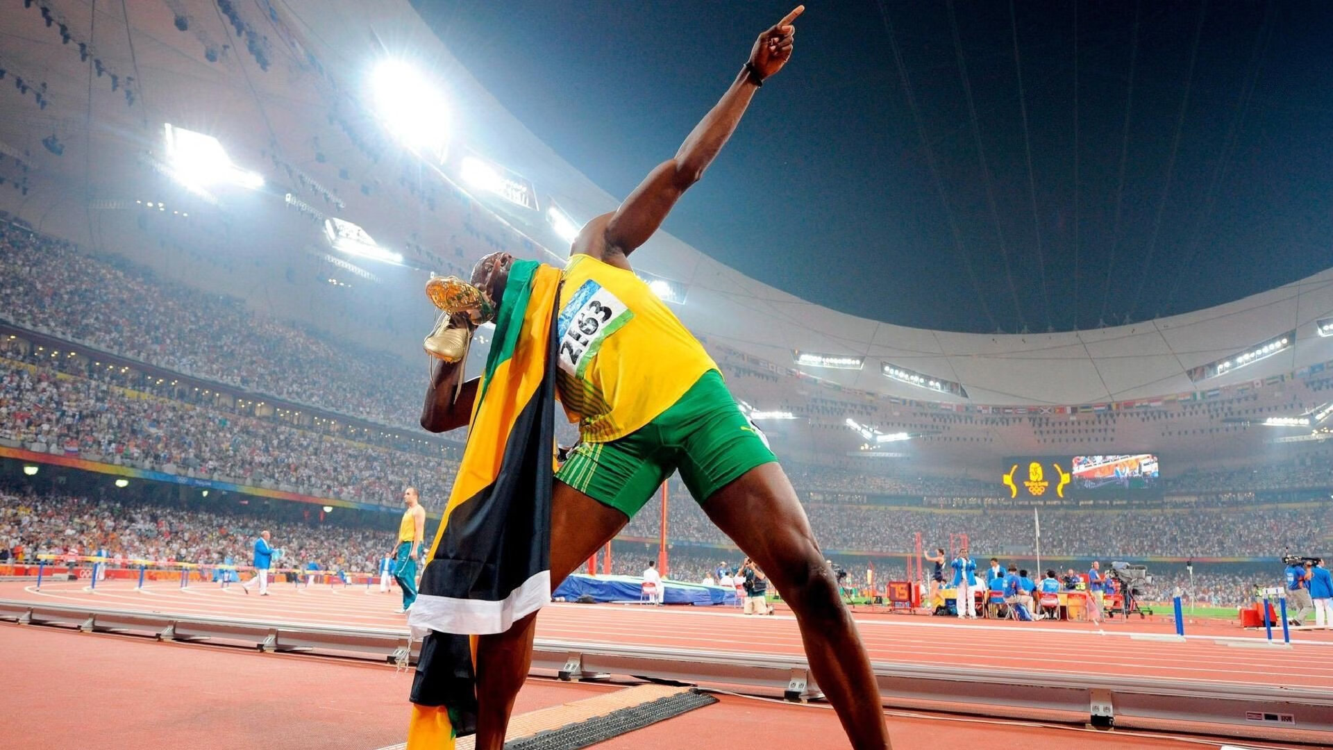 冰岛寒夜中的红黑火焰,拉亚一锤定音,AC米兰生死战提前锁定胜局