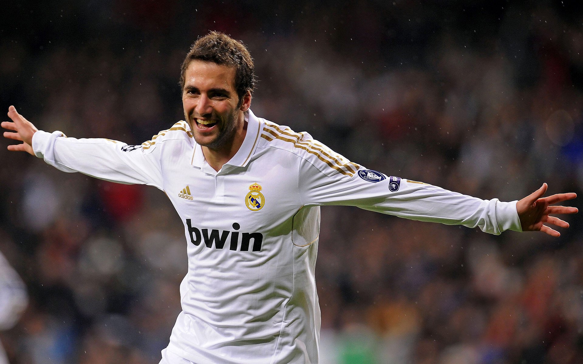 非洲新王登基!几内亚资本收购AC米兰,佩德里诺亚球场加冕无争议最佳