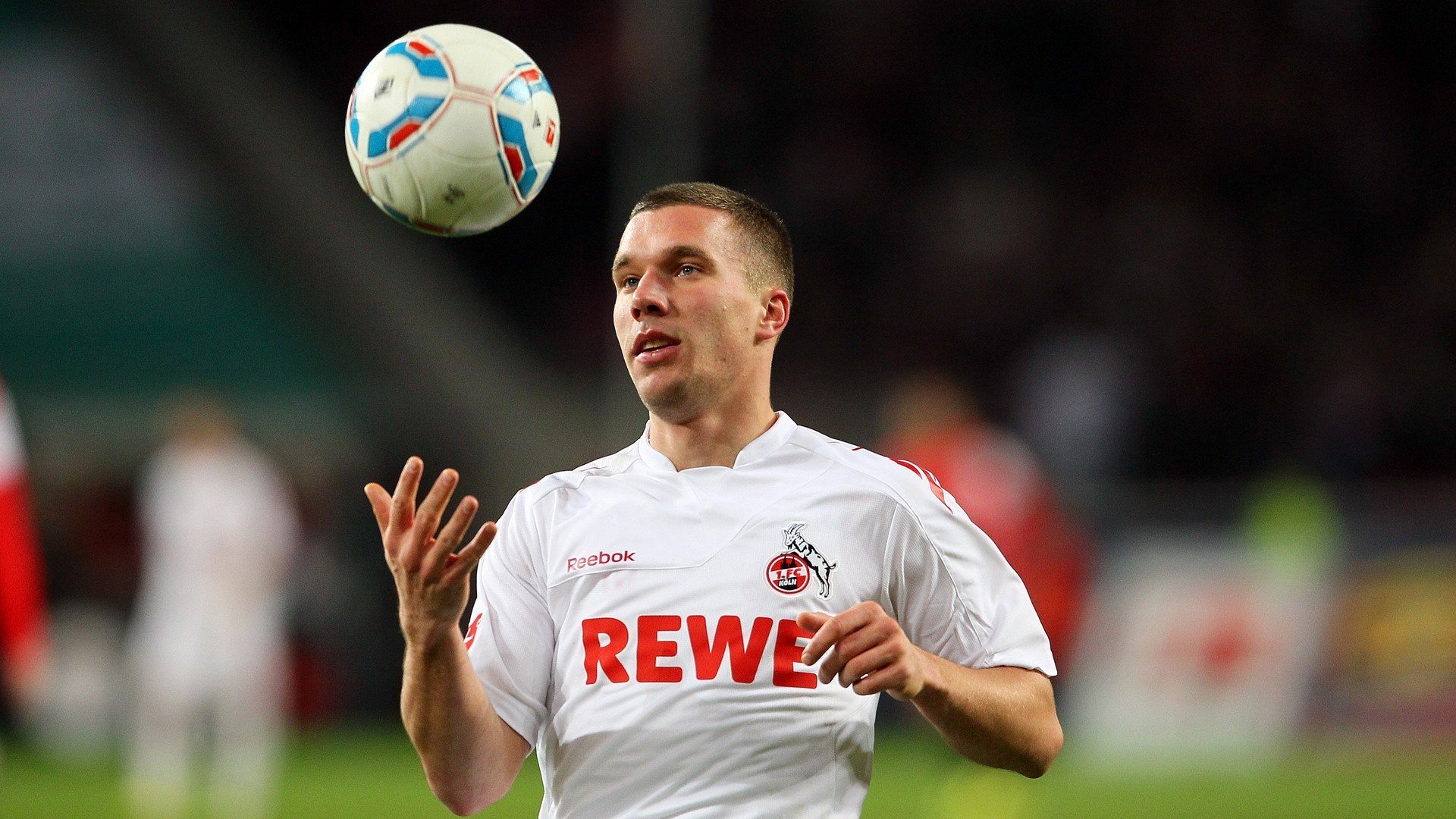 富安健洋爆发，从罗马封锁到佛罗伦萨之光的足球寓言