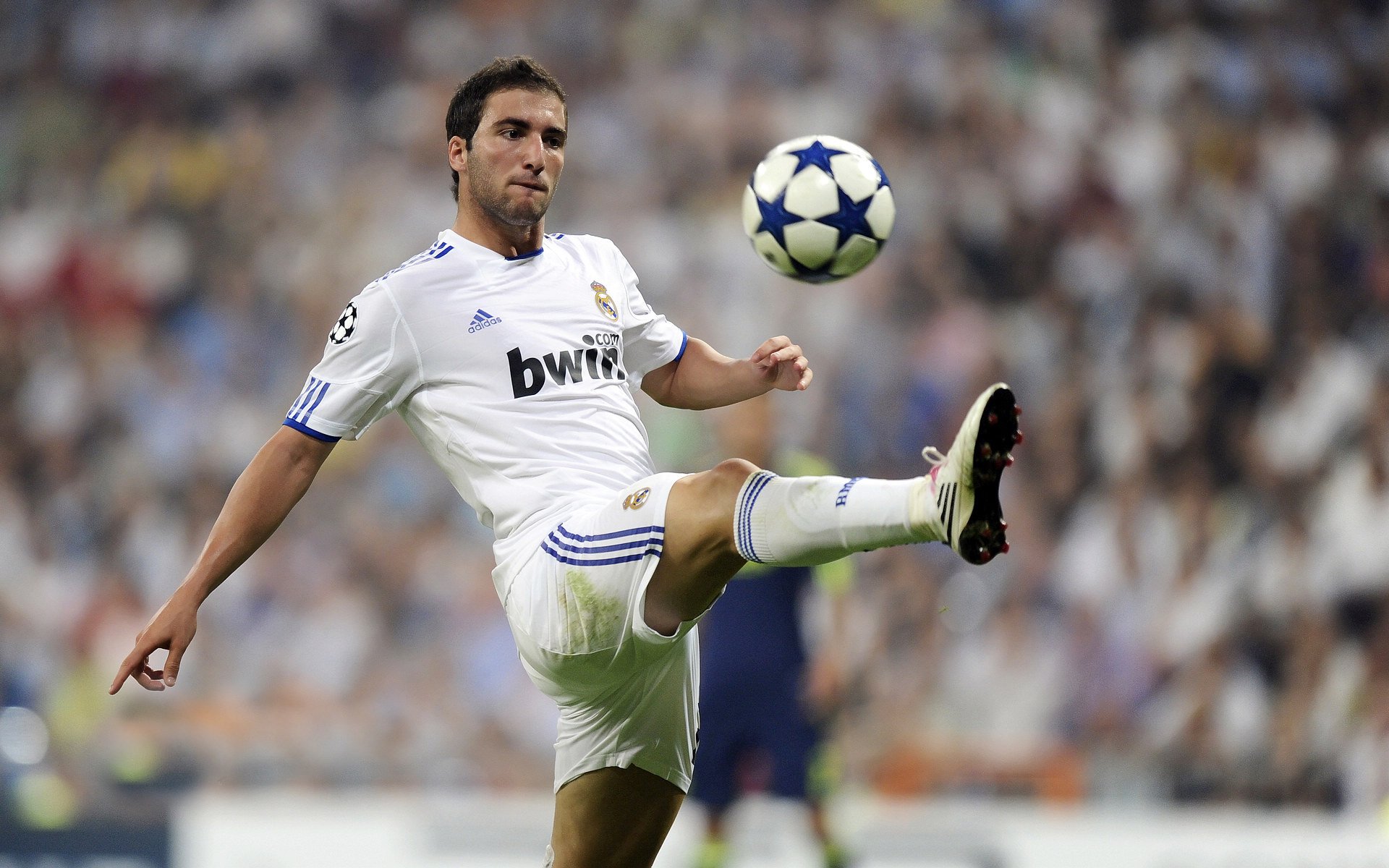 绿茵场上的新大陆，亚特兰大横扫墨西哥，映照西甲国家德比的永恒焦点